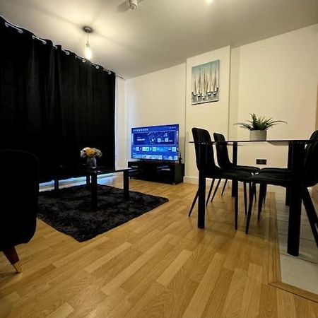 Two Bedrooms Flat In Stratford ロンドン エクステリア 写真