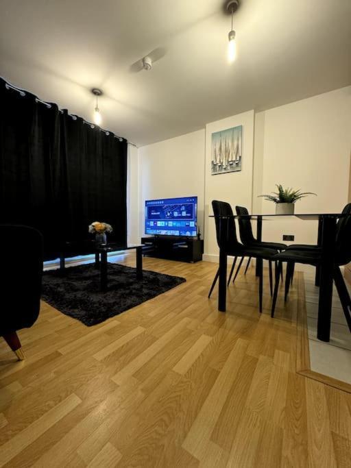 Two Bedrooms Flat In Stratford ロンドン エクステリア 写真