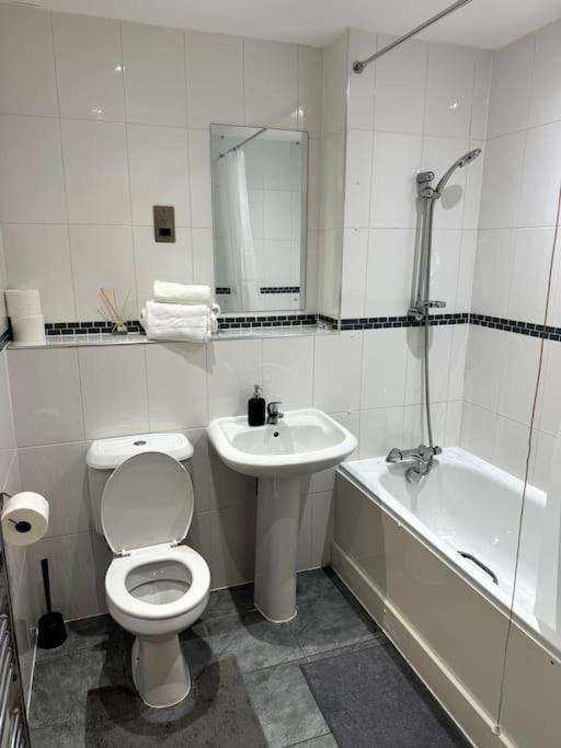 Two Bedrooms Flat In Stratford ロンドン エクステリア 写真