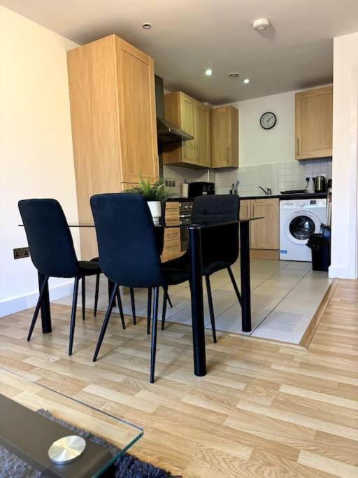 Two Bedrooms Flat In Stratford ロンドン エクステリア 写真